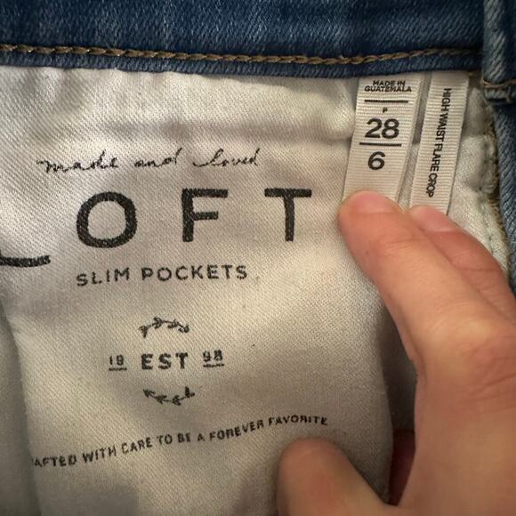 Ann Taylor LOFT Blue, Open Bottom Hems, Highwaist, Flared Jeans- 28/6 - Picture 6 of 10